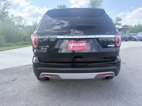 More photos of 2016 Ford Explorer Limited at Houdek Auto Center, IA