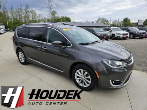 Gray 2019 Chrysler Pacifica Touring L for sale in Marion, IA