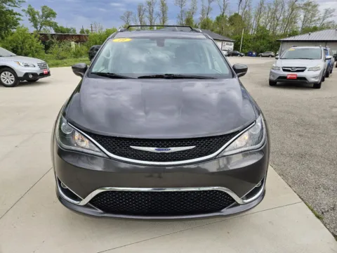 Photos of 2019 Chrysler Pacifica Touring L for sale in Marion, IA at Houdek Auto Center