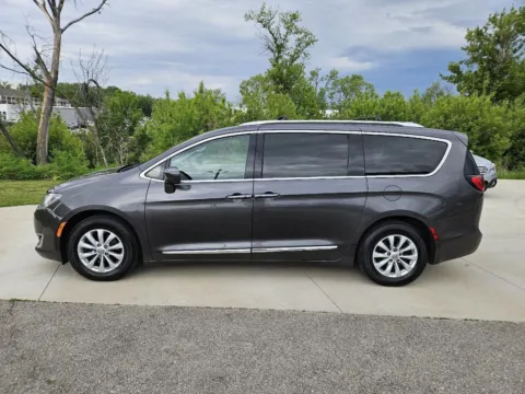 More photos of 2019 Chrysler Pacifica Touring L at Houdek Auto Center, IA
