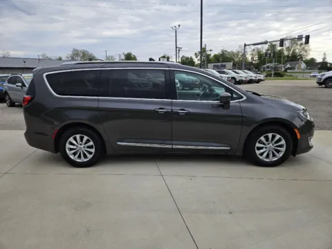 More photos of 2019 Chrysler Pacifica Touring L at Houdek Auto Center, IA