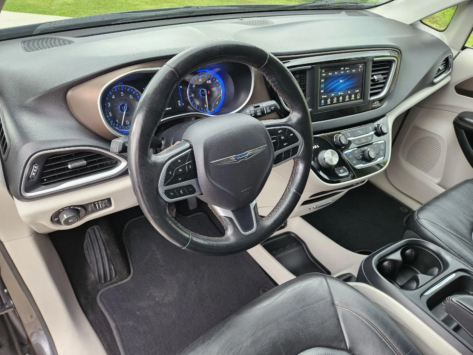 2019 Chrysler Pacifica Touring L - Photo 12