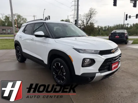 White 2023 Chevrolet Trailblazer LT for sale in Marion, IA