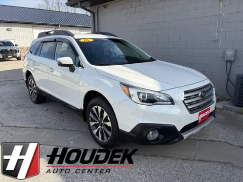 White 2016 Subaru Outback 3.6R Limited for sale in Marion, IA