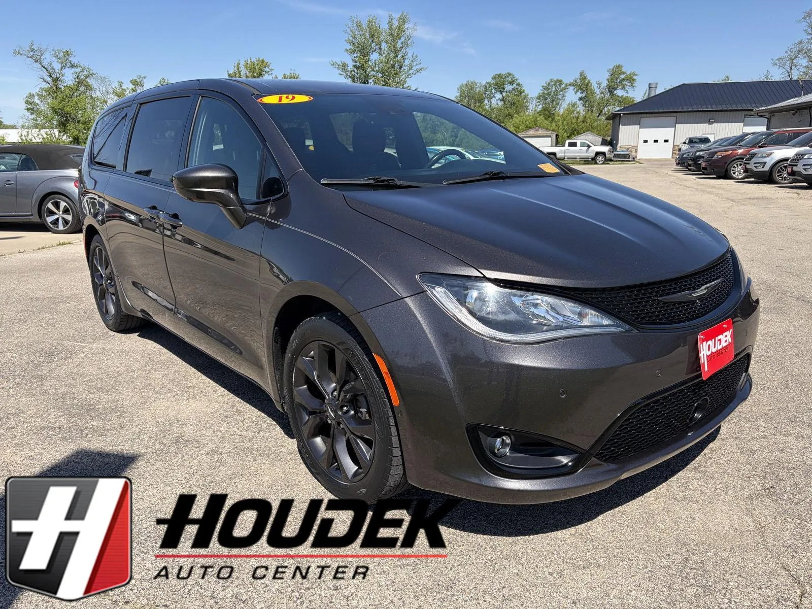 2019 Chrysler Pacifica Touring Plus's photo