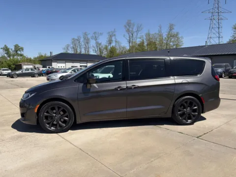 More photos of 2019 Chrysler Pacifica Touring Plus at Houdek Auto Center, IA
