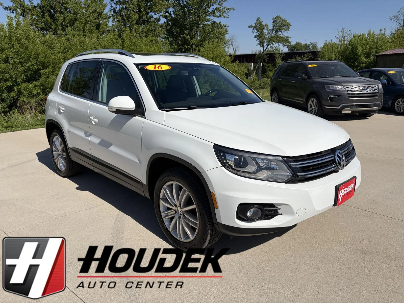 2016 Volkswagen Tiguan 2.0T SE 4Motion's photo