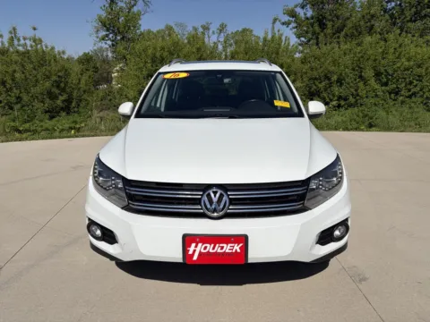 Photos of 2016 Volkswagen Tiguan SE for sale in Marion, IA at Houdek Auto Center