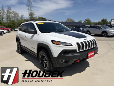 White 2017 Jeep Cherokee Trailhawk L Plus for sale in Marion, IA