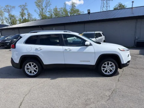 More photos of 2016 Jeep Cherokee Latitude at Houdek Auto Center, IA
