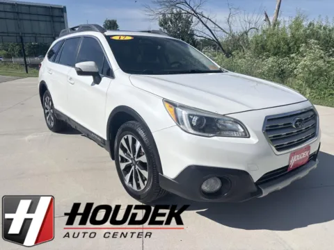 White 2017 Subaru Outback Limited for sale in Marion, IA