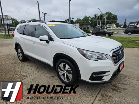 White 2019 Subaru Ascent Premium for sale in Marion, IA