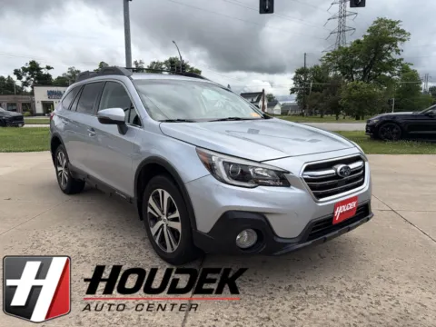 Silver 2018 Subaru Outback Limited for sale in Marion, IA