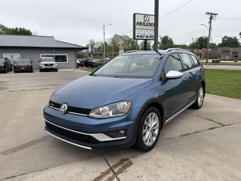Another view of 2017 Volkswagen Golf Alltrack SE for sale in Marion, IA at Houdek Auto Center
