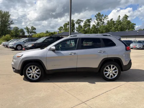 More photos of 2017 Jeep Cherokee Limited at Houdek Auto Center, IA