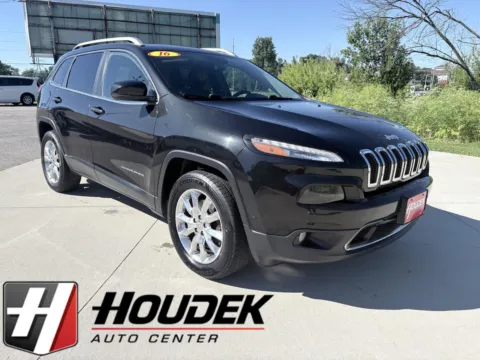 Black 2016 Jeep Cherokee Limited for sale in Marion, IA
