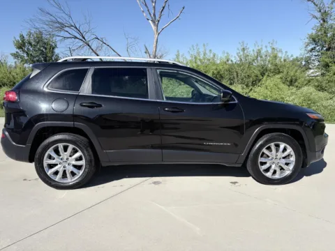 More photos of 2016 Jeep Cherokee Limited at Houdek Auto Center, IA