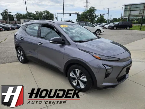 Gray 2022 Chevrolet Bolt EUV LT for sale in Marion, IA