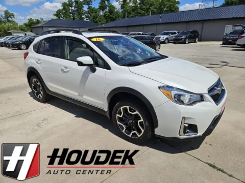 White 2016 Subaru Crosstrek Limited for sale in Marion, IA