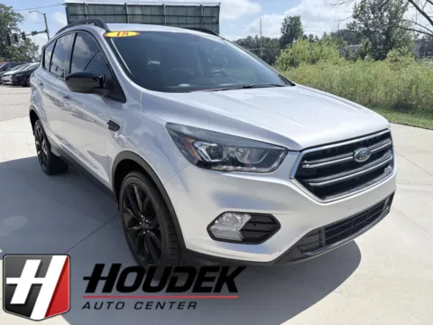 Silver 2018 Ford Escape SE for sale in Marion, IA