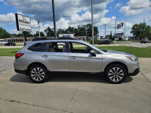 More photos of 2017 Subaru Outback Limited at Houdek Auto Center, IA