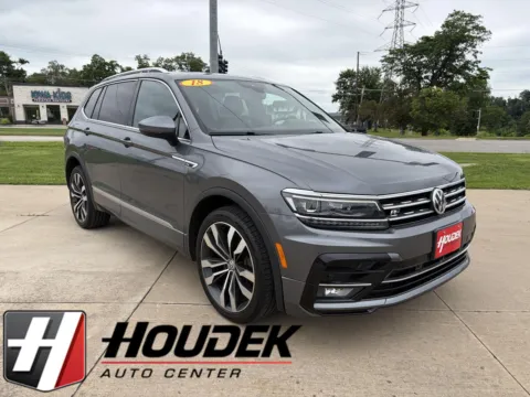 Gray 2018 Volkswagen Tiguan SEL Premium for sale in Marion, IA