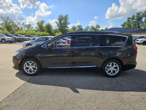 More photos of 2017 Chrysler Pacifica Touring-L Plus at Houdek Auto Center, IA