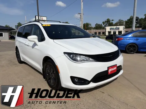 White 2019 Chrysler Pacifica Hybrid Touring L for sale in Marion, IA