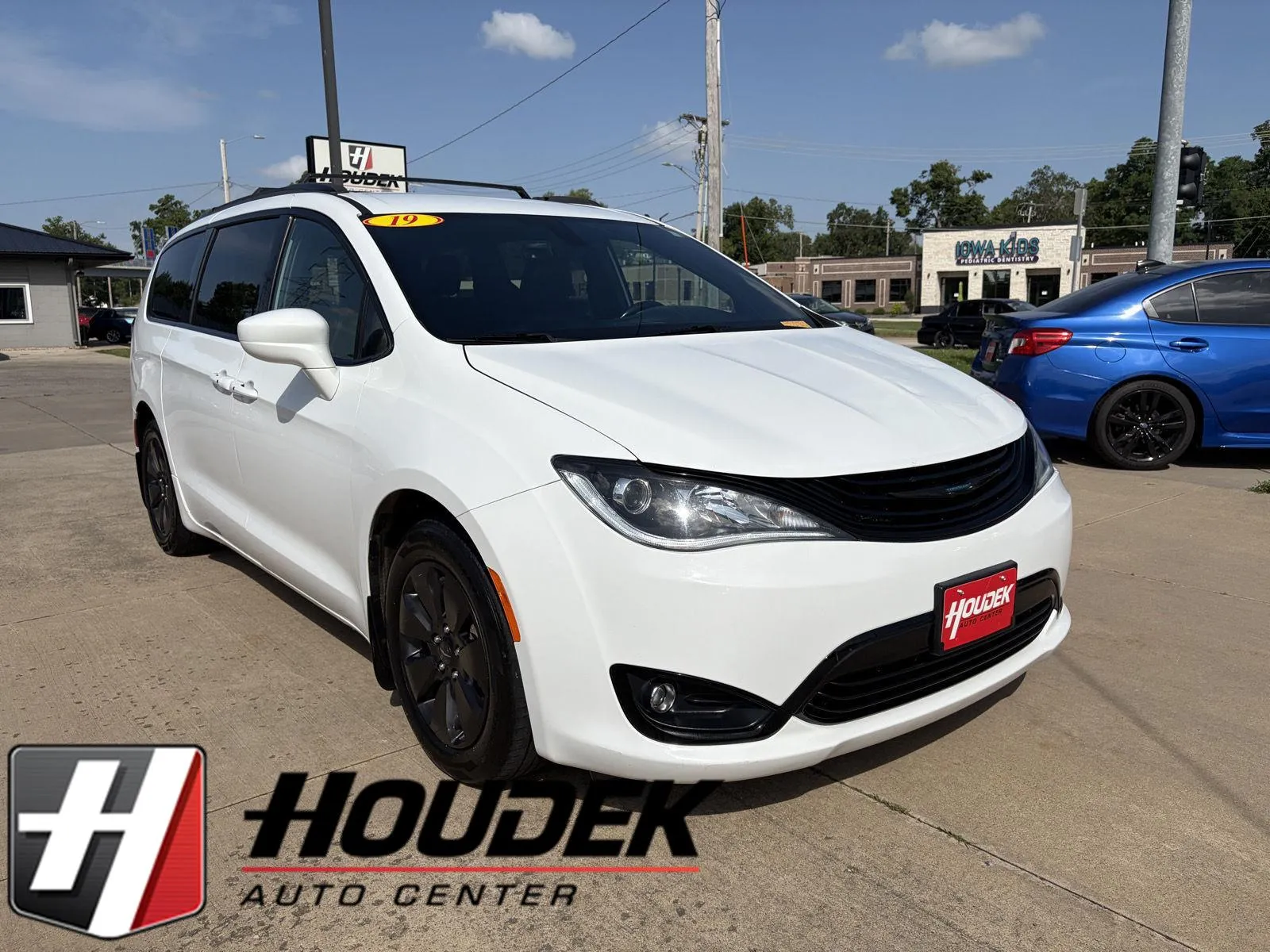 White 2019 Chrysler Pacifica Hybrid Touring L for sale in Marion, IA