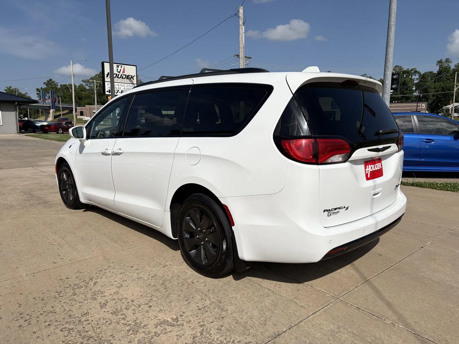Chrysler Pacifica photo 6