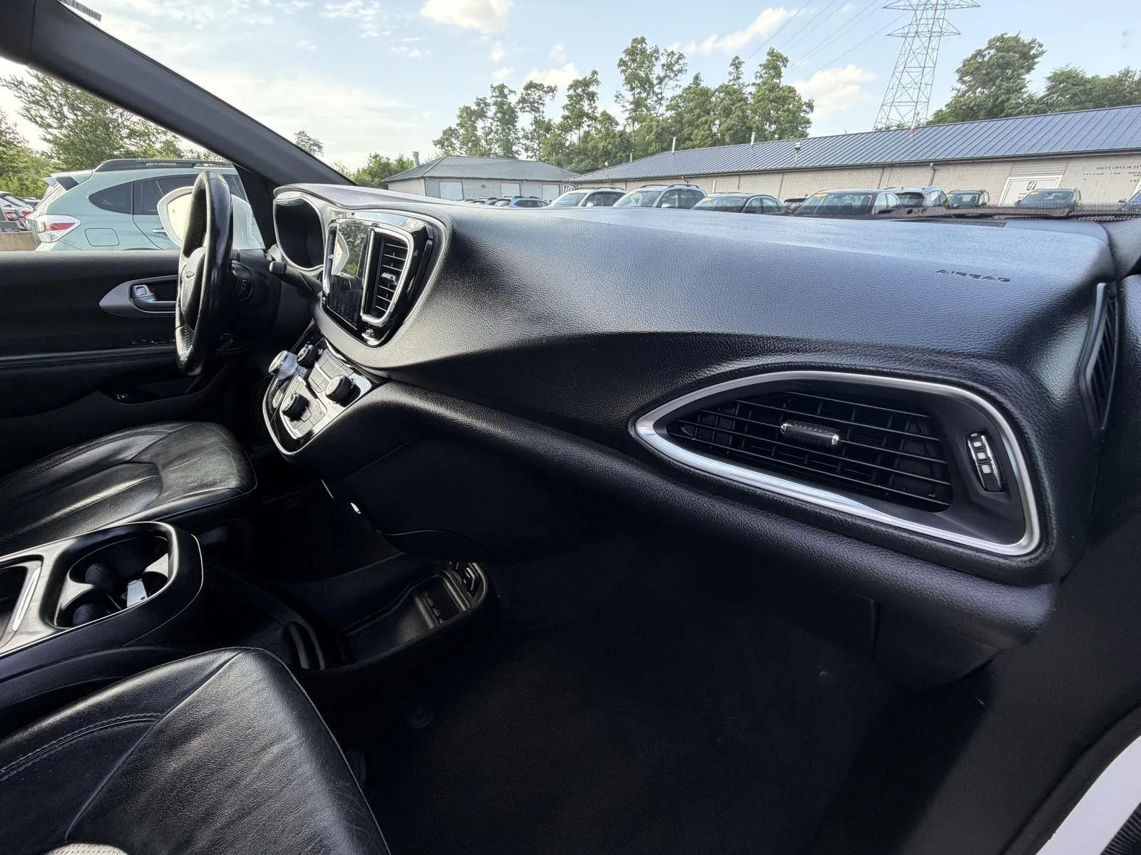 Chrysler Pacifica photo 14
