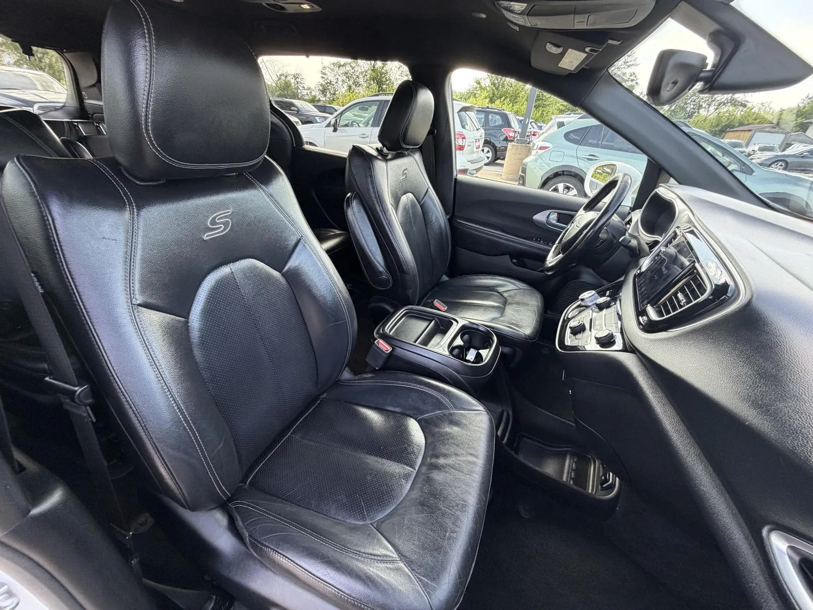 Chrysler Pacifica photo 15
