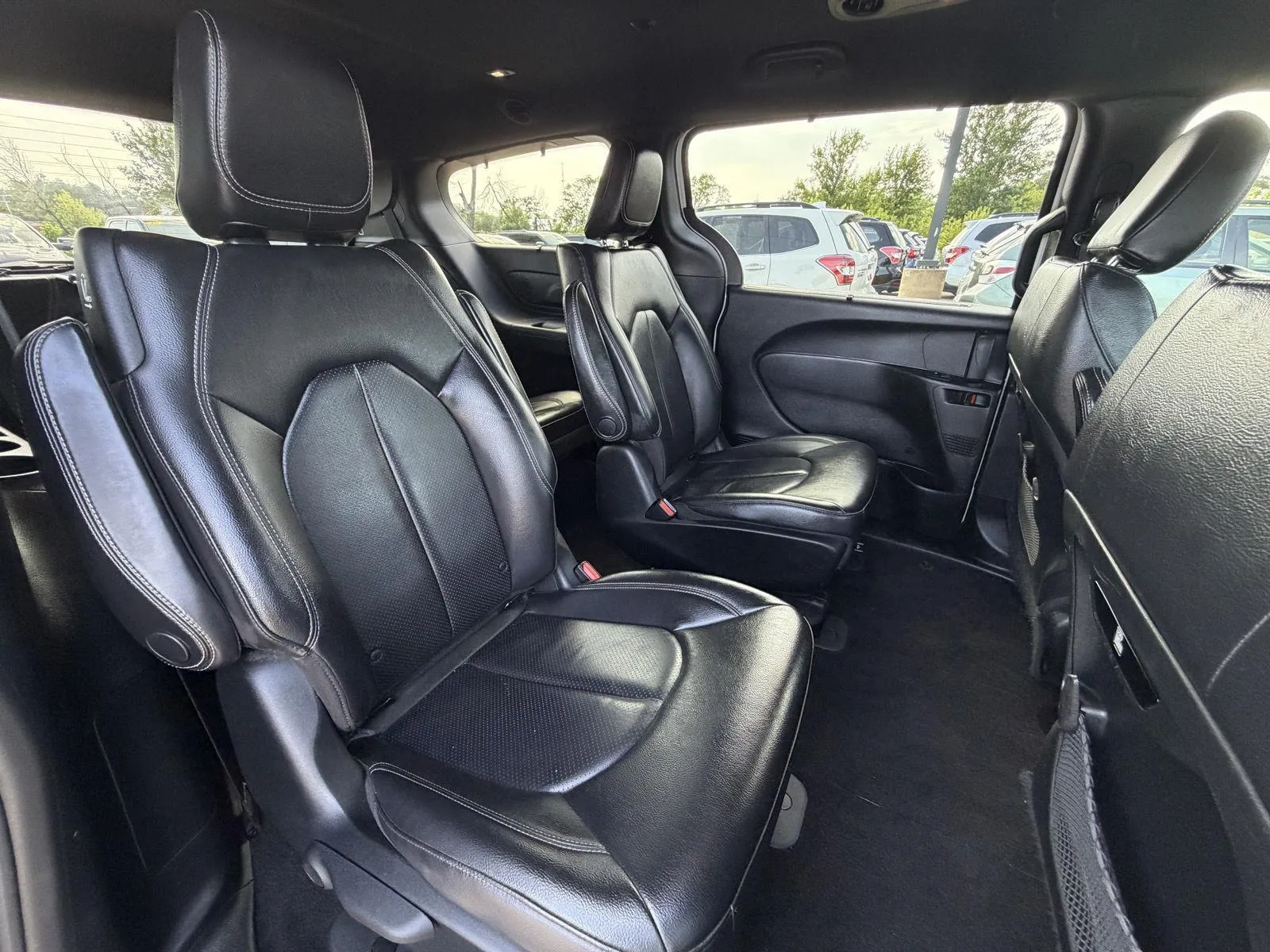 Chrysler Pacifica photo 16