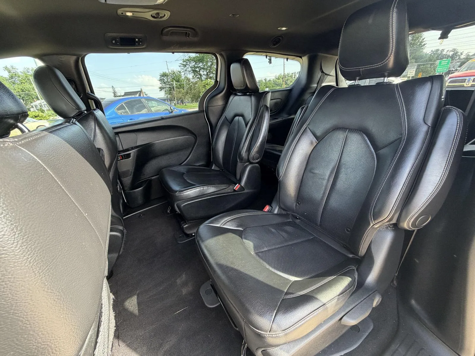 Chrysler Pacifica photo 17