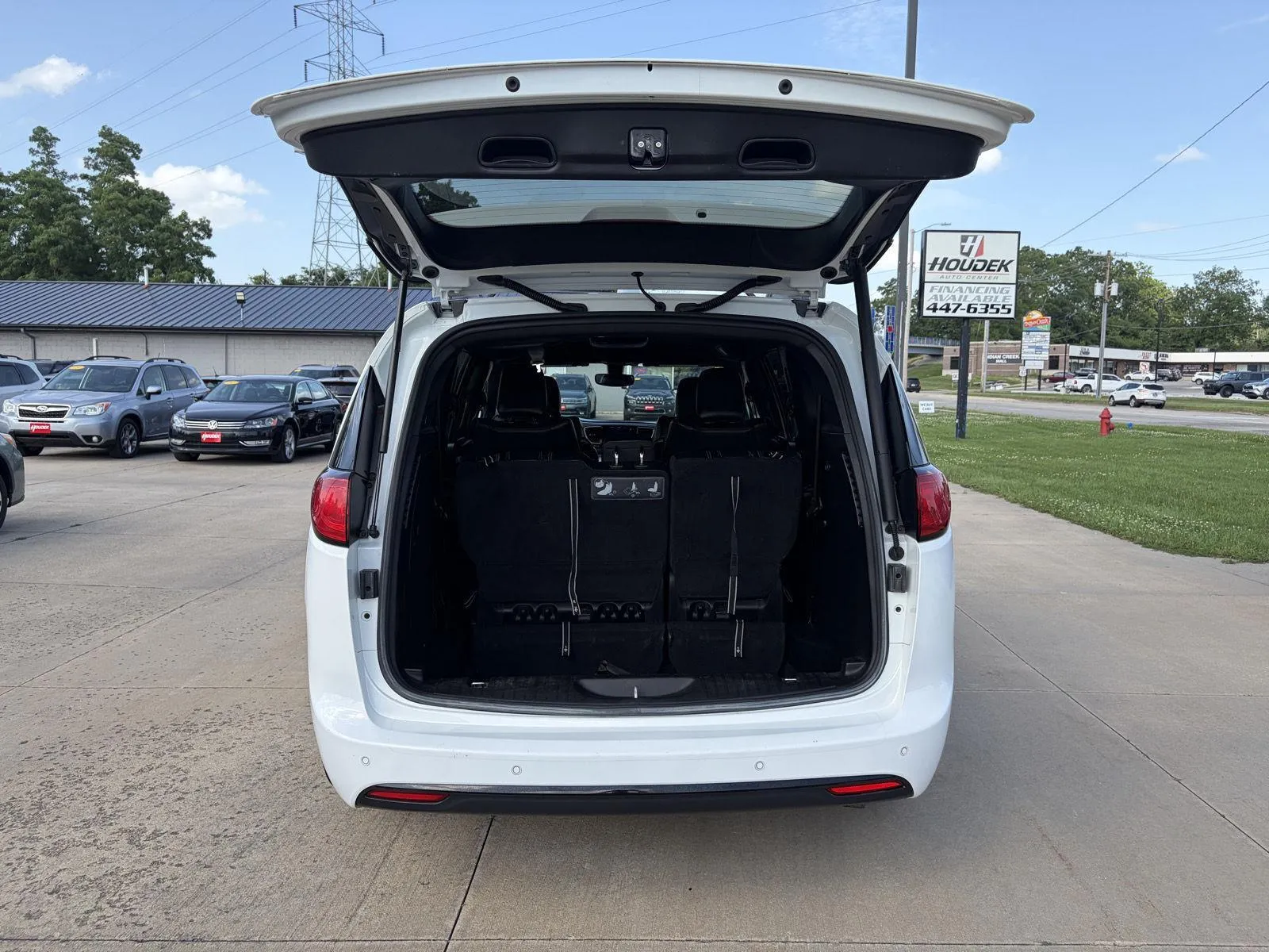 Chrysler Pacifica photo 25