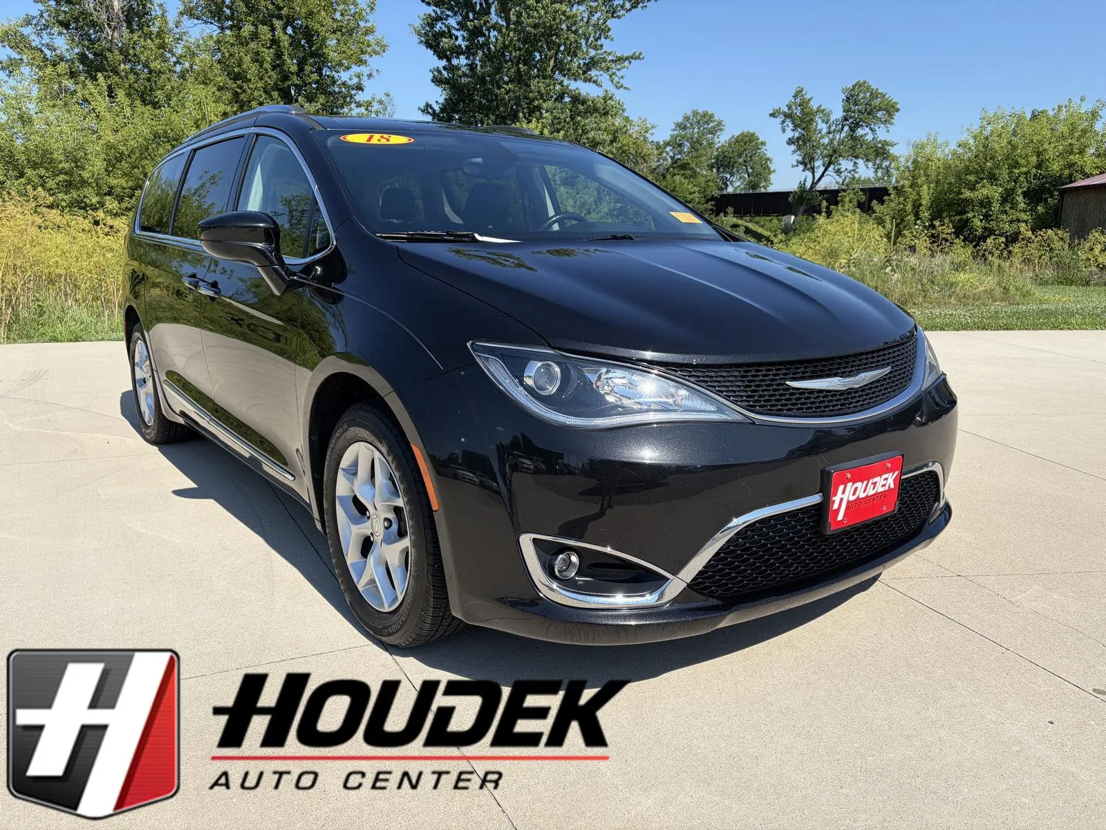 Black 2018 Chrysler Pacifica Touring L for sale in Marion, IA