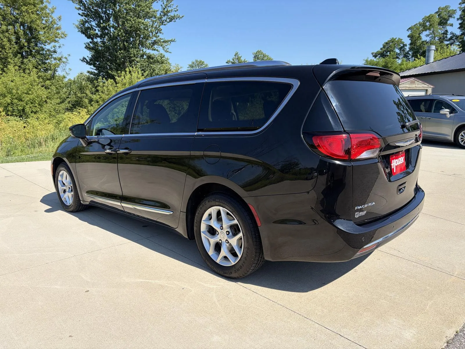Chrysler Pacifica photo 6