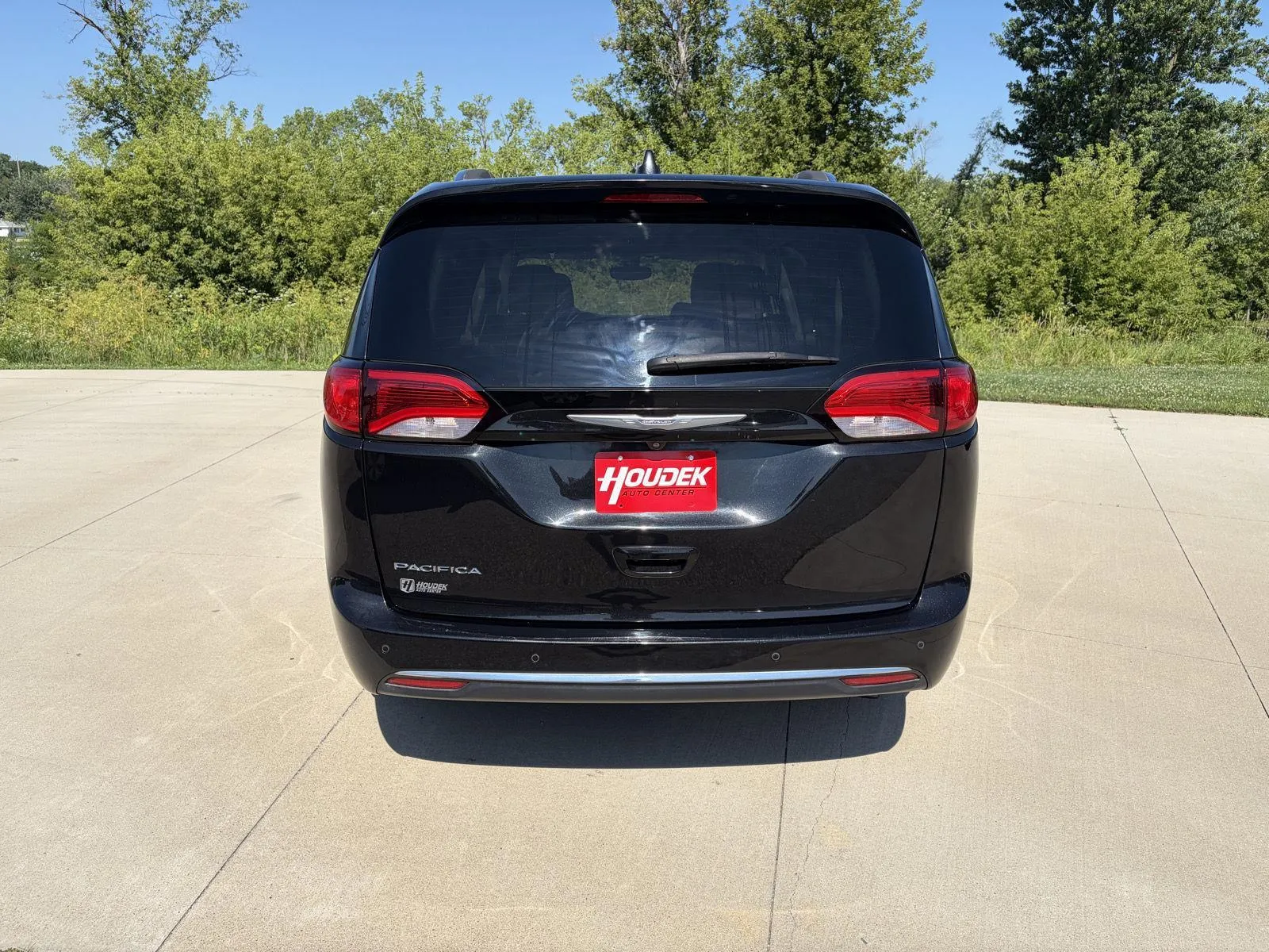 Chrysler Pacifica photo 7