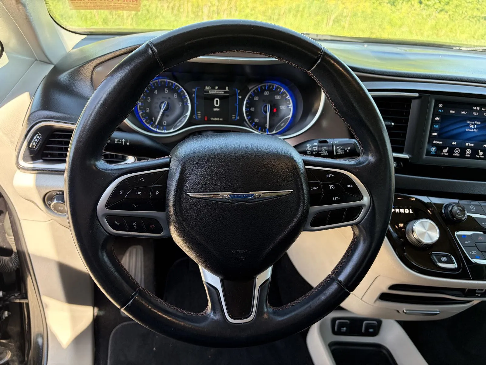 Chrysler Pacifica photo 11