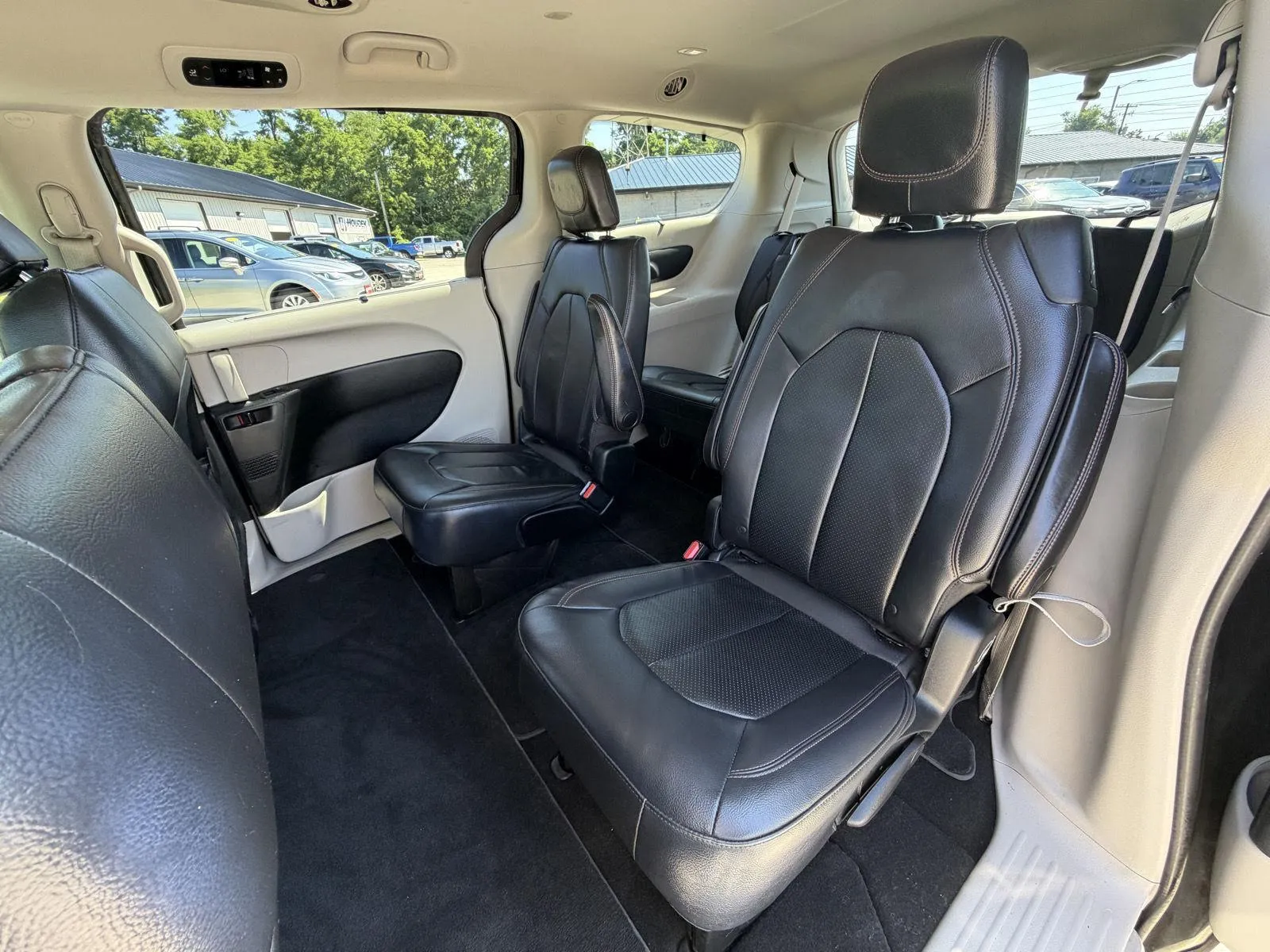 Chrysler Pacifica photo 15