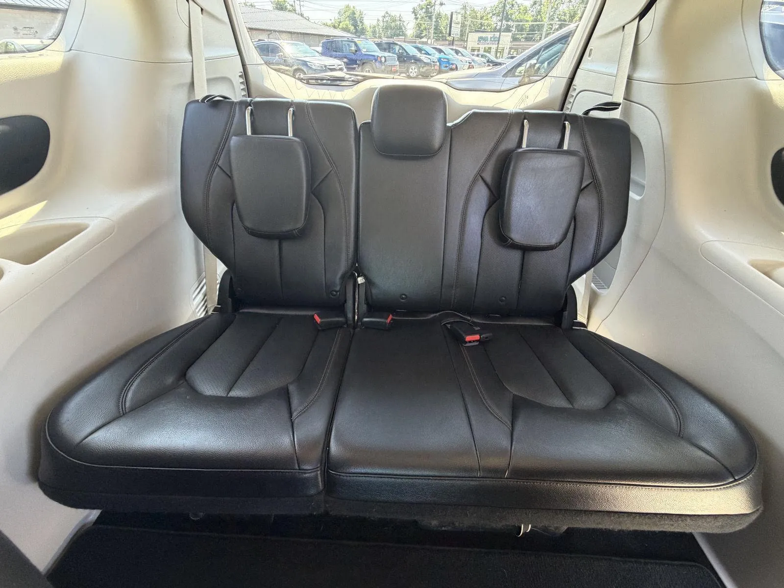 Chrysler Pacifica photo 17