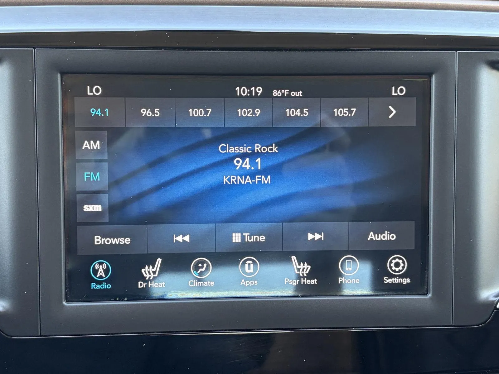 Chrysler Pacifica photo 19