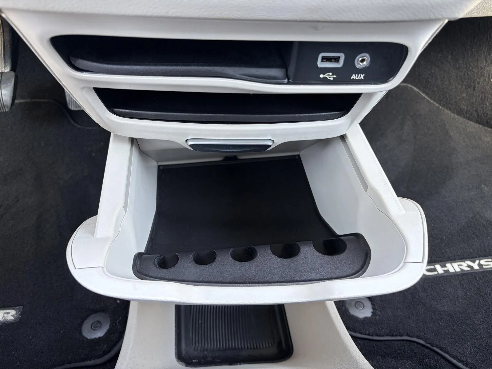 Chrysler Pacifica photo 23