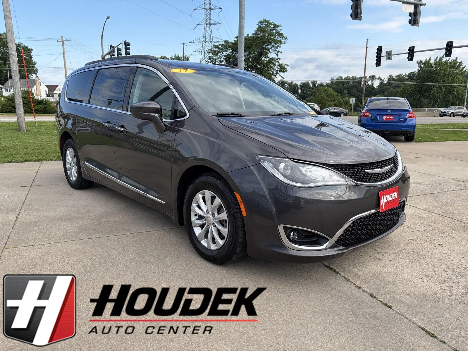 Gray 2017 Chrysler Pacifica Touring-L for sale in Marion, IA