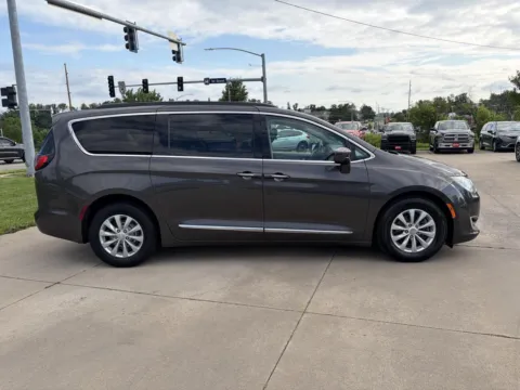 More photos of 2017 Chrysler Pacifica Touring-L at Houdek Auto Center, IA