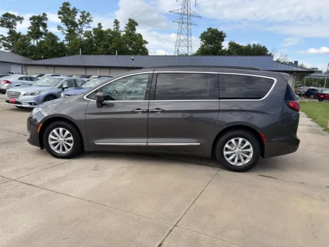 More photos of 2017 Chrysler Pacifica Touring-L at Houdek Auto Center, IA