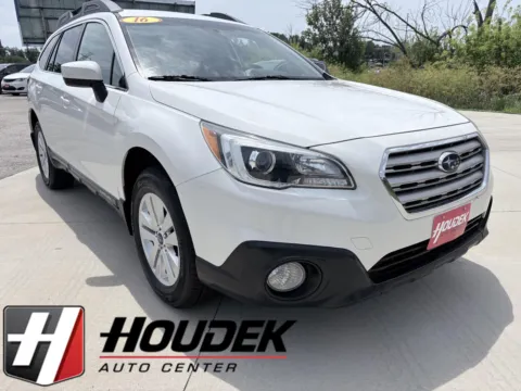 White 2016 Subaru Outback 2.5i Premium for sale in Marion, IA