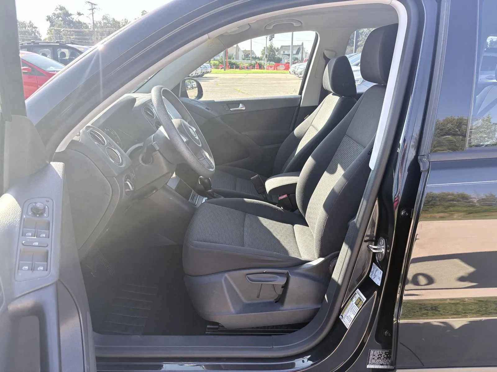 Volkswagen Tiguan Limited photo 11