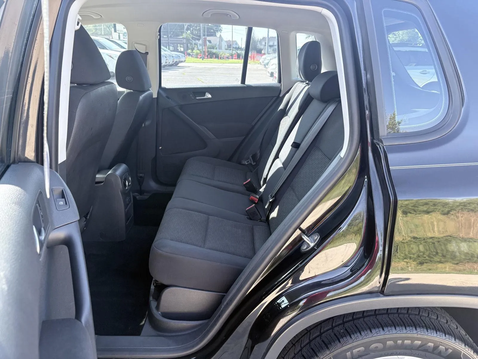 Volkswagen Tiguan Limited photo 12