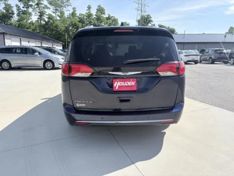More photos of 2019 Chrysler Pacifica Touring L at Houdek Auto Center, IA